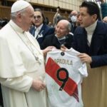 Gianluca Lapadula: «Fue una gran emoción darle la mano al Papa»