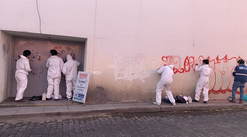 Realizan limpieza de grafitis del centro de la ciudad