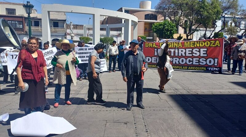Comerciantes del FEPA protestan por irregularidades judiciales