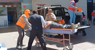 Obrero cae de andamio y expone fallas de seguridad en obra de Tiabaya