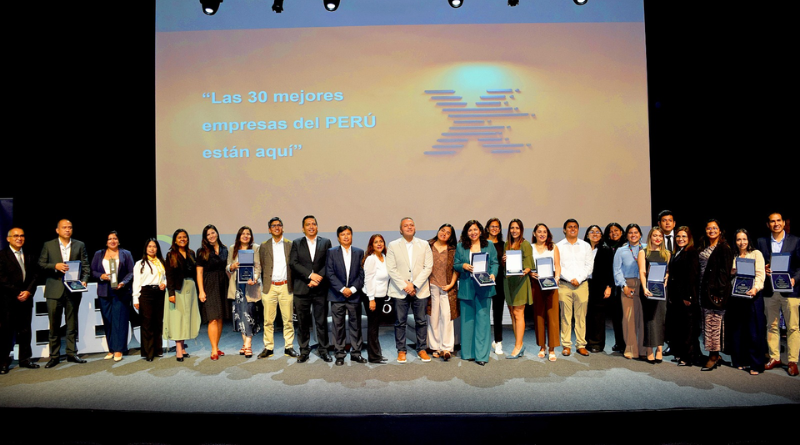 Caja Arequipa fue reconocida como la mejor compañía de microfinanzas del Perú en los Premios Best Customer Experience (BCX) edición 2025