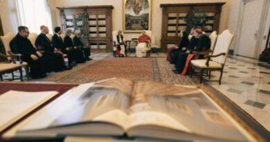 Anglicanos y católicos deben seguir trabajando para superar las diferencias