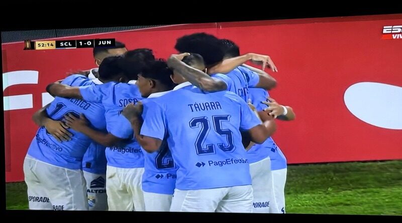 Sporting Cristal venció 2-0 a Junior y es líder en la Copa Libertadores