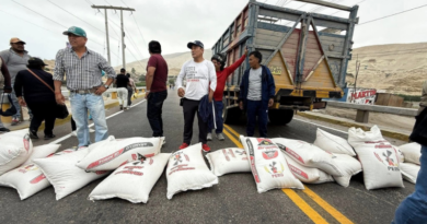 Productores arroceros bloquean Panamericana Sur en Arequipa exigiendo declaratoria de emergencia agraria Productores arroceros bloquean Panamericana Sur en Arequipa exigiendo declaratoria de emergencia agraria