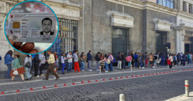 Persisten largas colas en RENIEC para recoger el DNI Persisten largas colas en RENIEC para recoger el DNI
