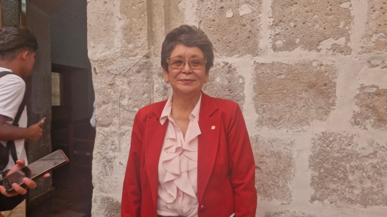 Vicegobernadora destaca valor del quechua durante donación de ejemplares de “Los cachorros” a biblioteca Mario Vargas Llosa Vicegobernadora destaca valor del quechua durante donación de ejemplares de “Los cachorros” a biblioteca Mario Vargas Llosa