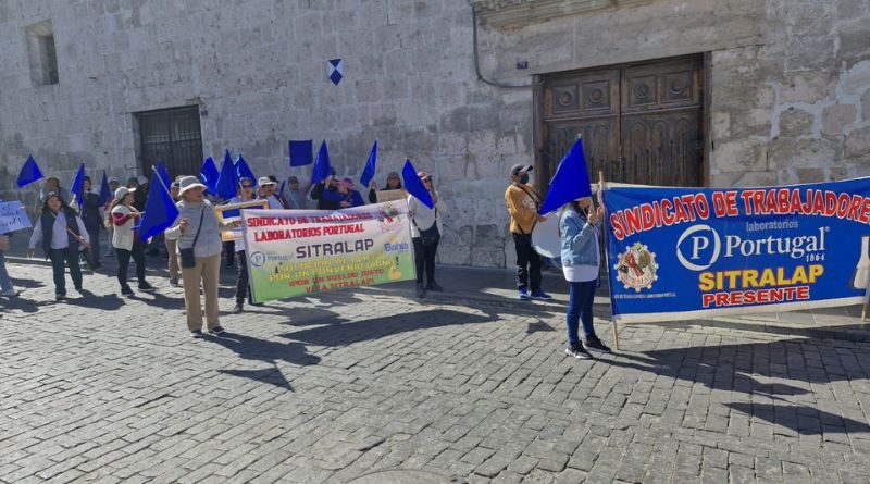 Trabajadores de Laboratorios Portugal realizaron marcha exigiendo atención a pliegos de reclamos y cese de presunto hostigamiento laboral
