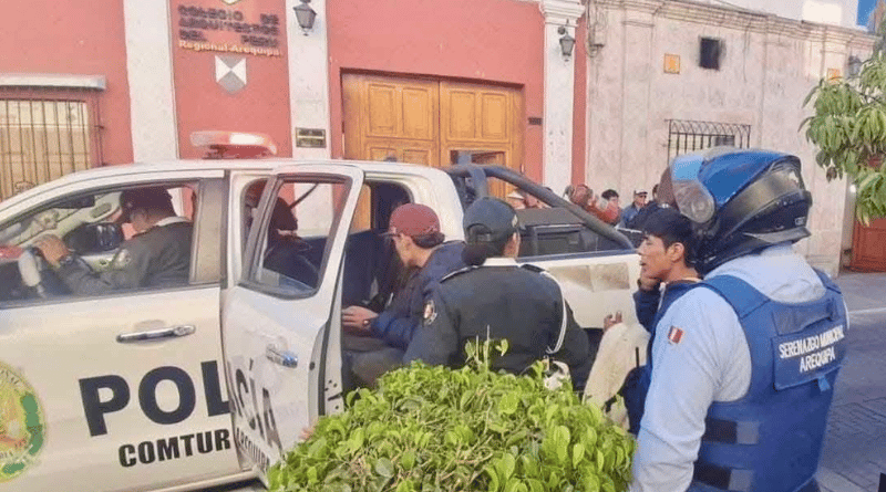 Robo de autopartes y hurto a comerciante desencadenan captura de dos sujetos en Arequipa Robo de autopartes y hurto a comerciante desencadenan captura de dos sujetos en Arequipa