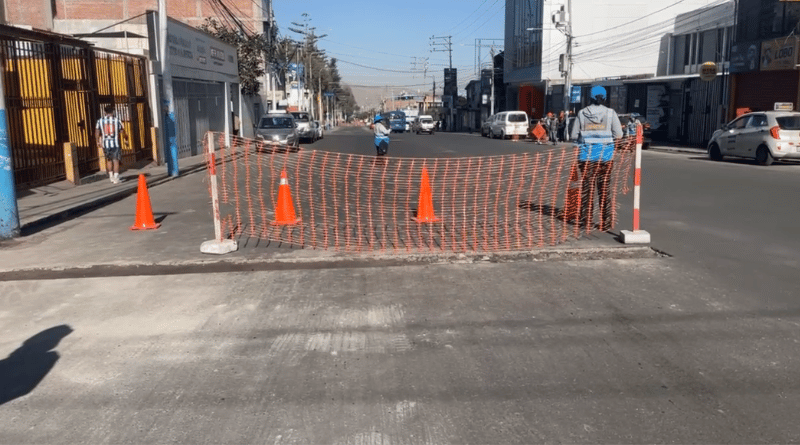 Sedapar rompe asfaltado recién ejecutado en la avenida Independencia y retrasa entrega de obra