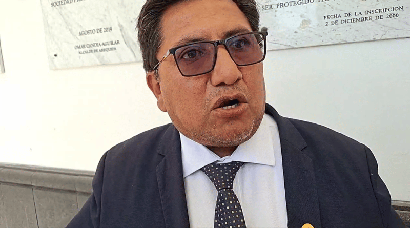 Alcalde de Caravelí acusa a Rohel Sánchez y a consejero de atribuirse obras y usar bienes públicos con fines electorales Alcalde de Caravelí acusa a Rohel Sánchez y a consejero de atribuirse obras y usar bienes públicos con fines electorales