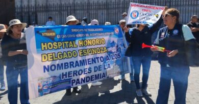 Ex CAS COVID protestan durante visita del presidente José María Balcázar a Arequipa Ex CAS COVID protestan durante visita del presidente José María Balcázar a Arequipa