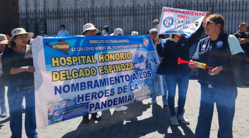 Ex CAS COVID protestan durante visita del presidente José María Balcázar a Arequipa Ex CAS COVID protestan durante visita del presidente José María Balcázar a Arequipa
