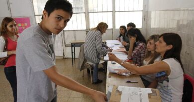 Casi 100 mil jóvenes de Arequipa votarán por primera vez en las elecciones de octubre Casi 100 mil jóvenes de Arequipa votarán por primera vez en las elecciones de octubre