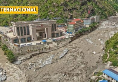 Inundaciones en frontera de Nepal y Tíbet dejan 95 muertos y más de 400 turistas desaparecidos Inundaciones en frontera de Nepal y Tíbet dejan 95 muertos y más de 400 turistas desaparecidos