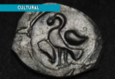 Arqueólogos hallan un tesoro con más de 2 mil monedas de plata del siglo XV en Rusia