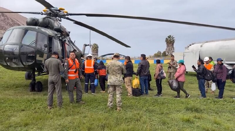 Activan puente aéreo y marítimo para trasladar a personas varadas entre Ocoña y Ático